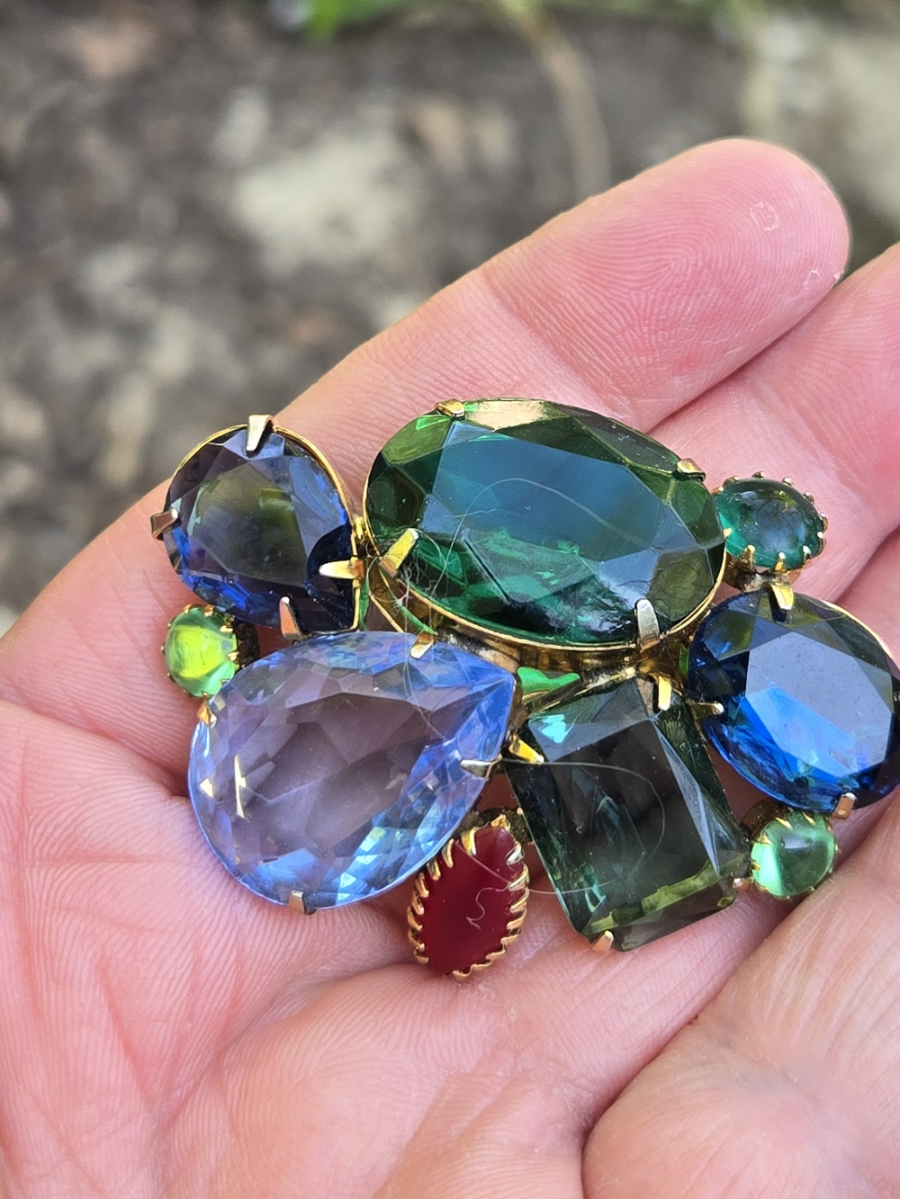 Vtg. Faux gemstone brooch.